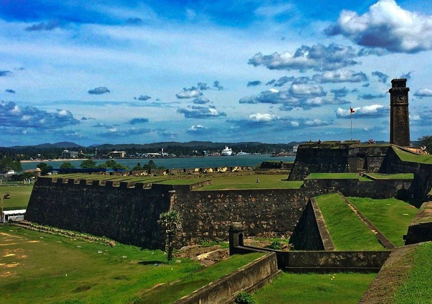 Explore Sri Lanka with a Private Tour Guide and Chauffeur